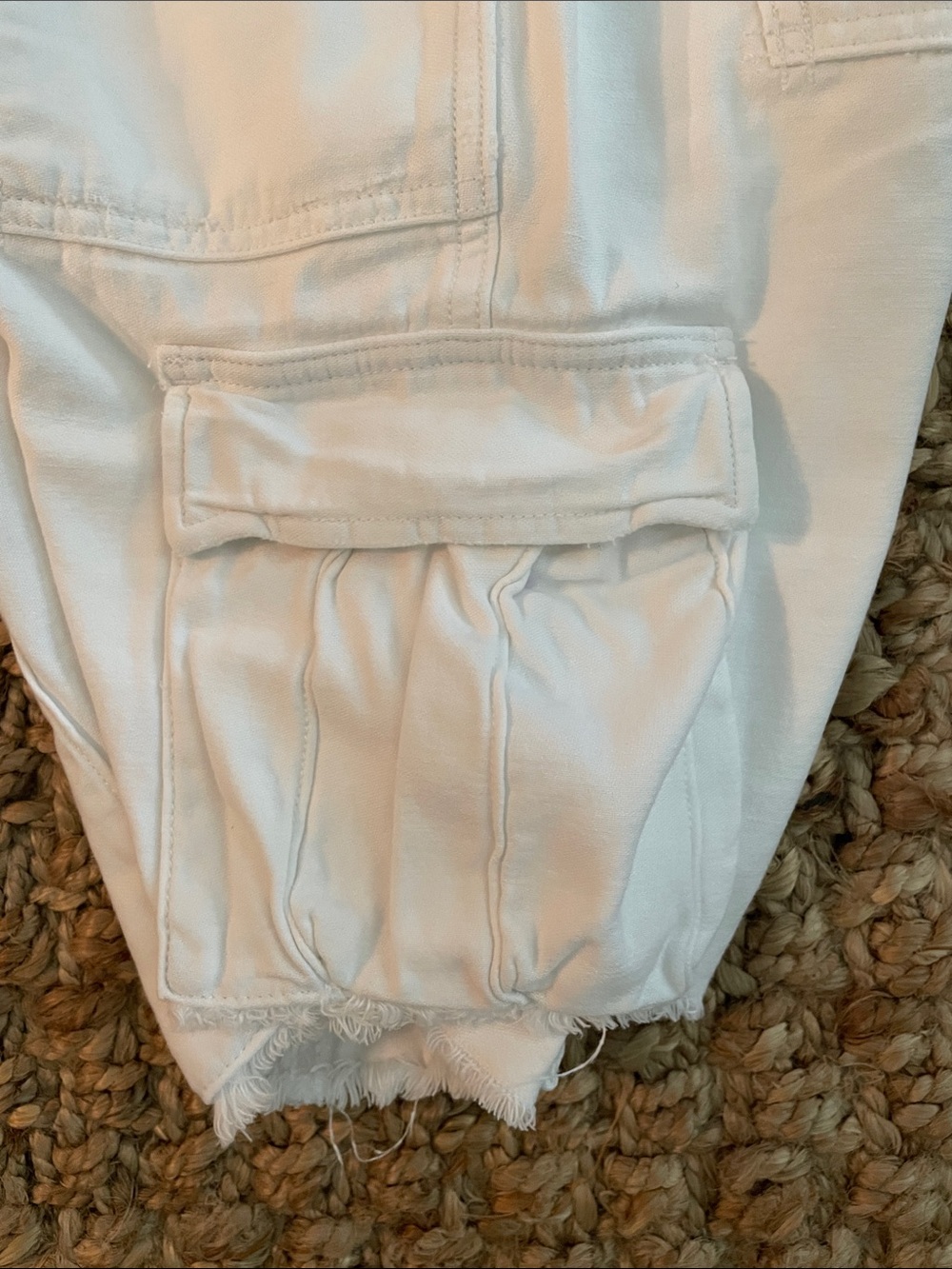 American Eagle Outfitters White Cargo Bermuda Shorts with Flap Pockets Size 8 - Picture 6 of 9